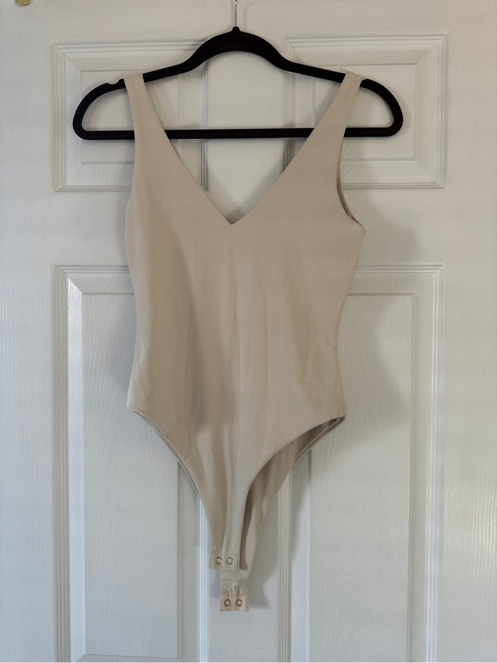Forever 21 Beige V-Neck Sleeveless Bodysuit Size Small Neutral Basic
